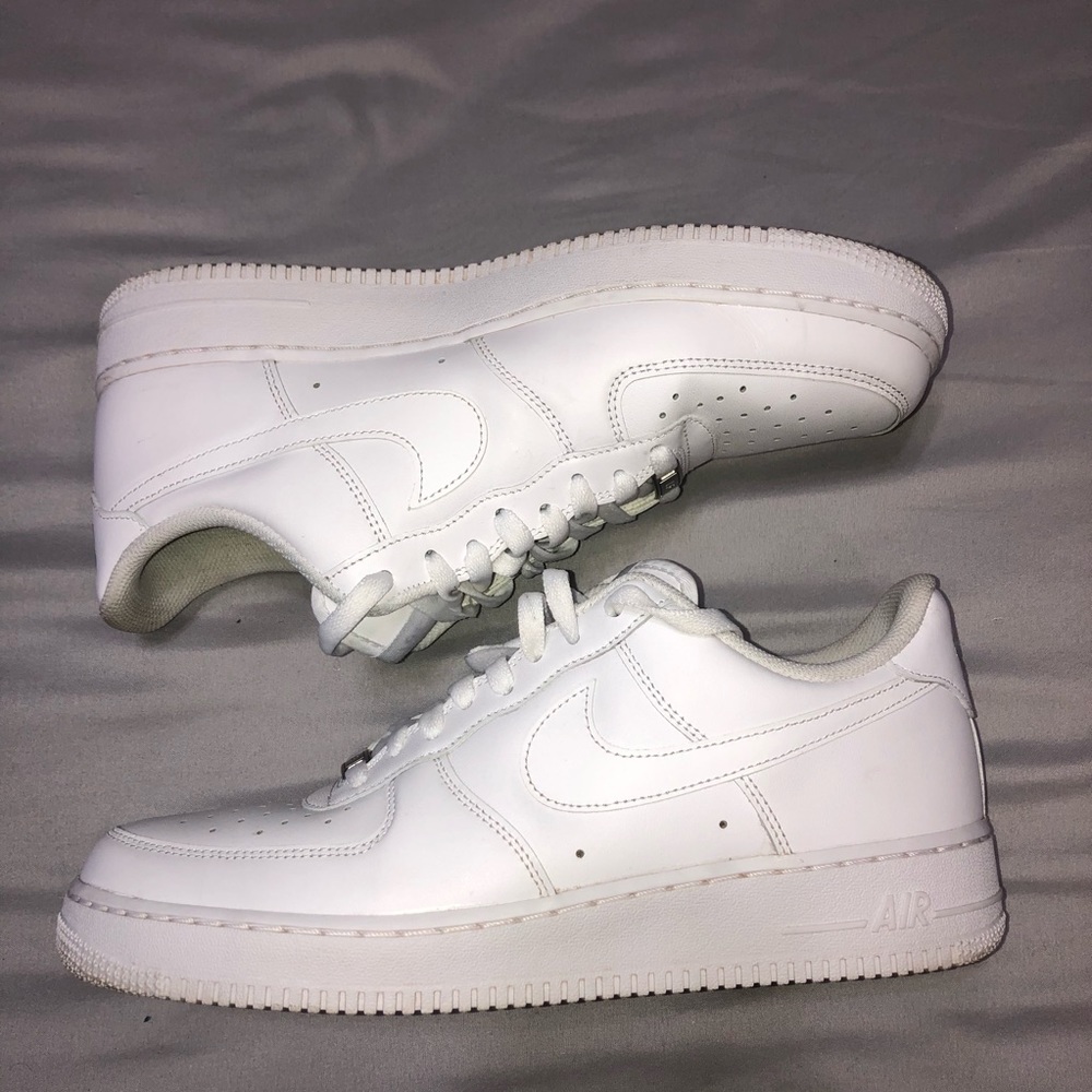 NIKE AIR FORCE 1s LOW WHITE - 11.5 MEN